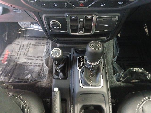 Used 2019 Jeep Wrangler Unlimited Sahara image 15