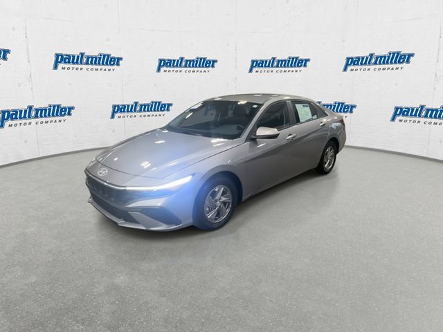 Used 2025 Hyundai Elantra SE FWD image 4