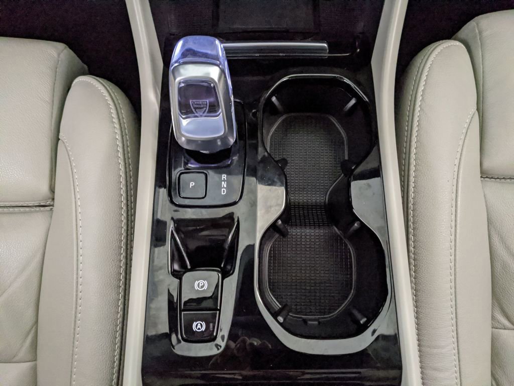 Used 2023 Volvo XC40 B5 Ultimate w/ Climate Package image 9