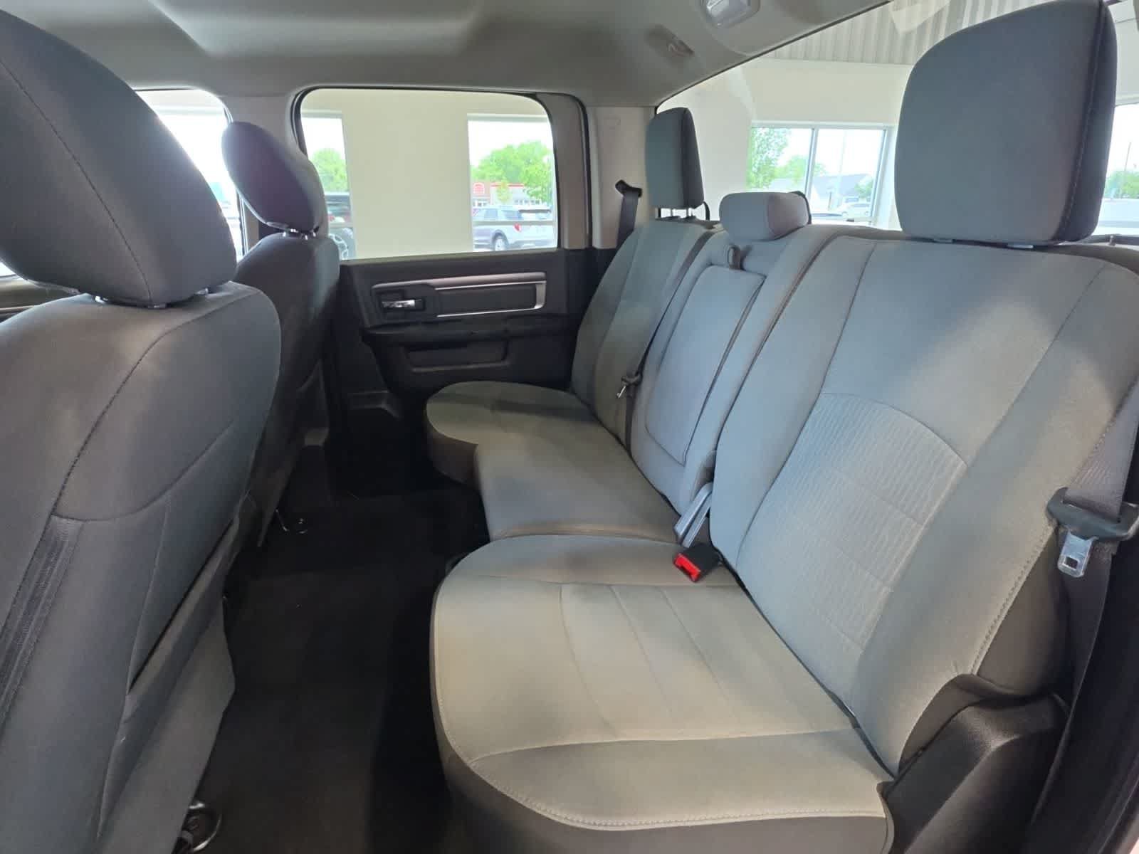 Used 2022 RAM 1500 Classic SLT AWD/4WD image 32