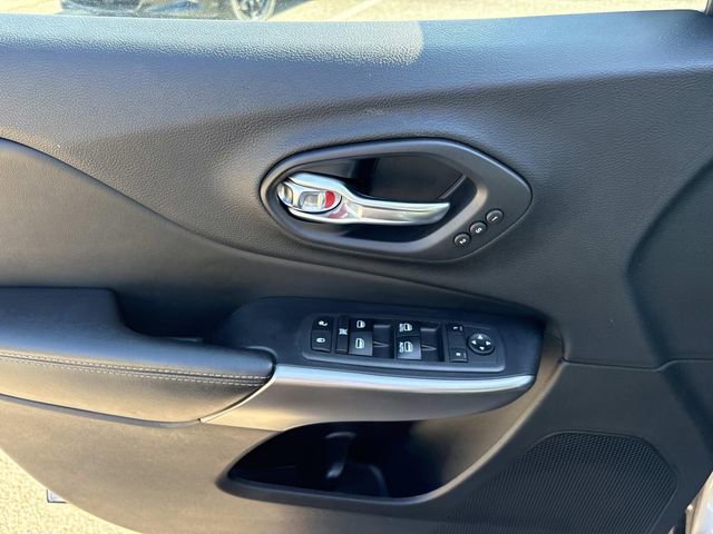 Used 2020 Jeep Cherokee Limited image 23