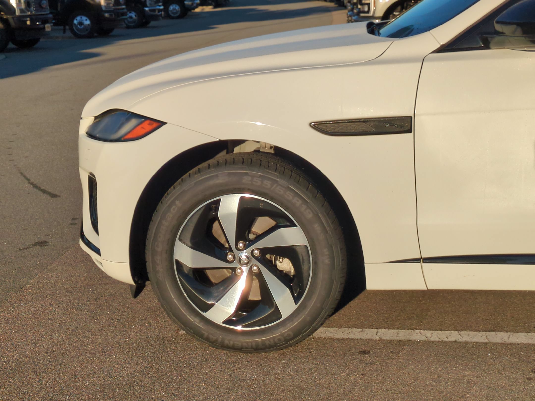 Used 2025 Jaguar F-PACE R-Dynamic S AWD/4WD image 11