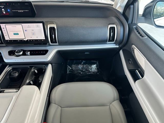 Certified 2025 Ford Expedition Active image 13