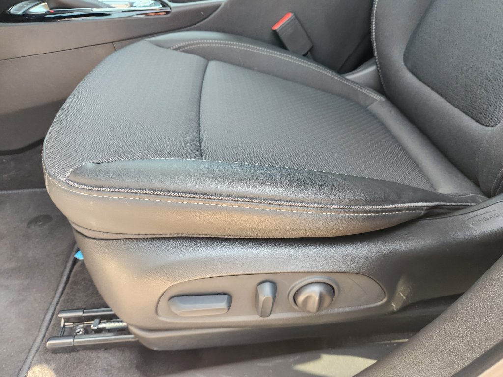 Used 2022 Buick Encore GX Select w/ Sport Touring Package FWD image 23