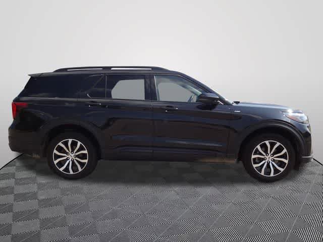Certified 2025 Ford Explorer ST-Line AWD/4WD image 4