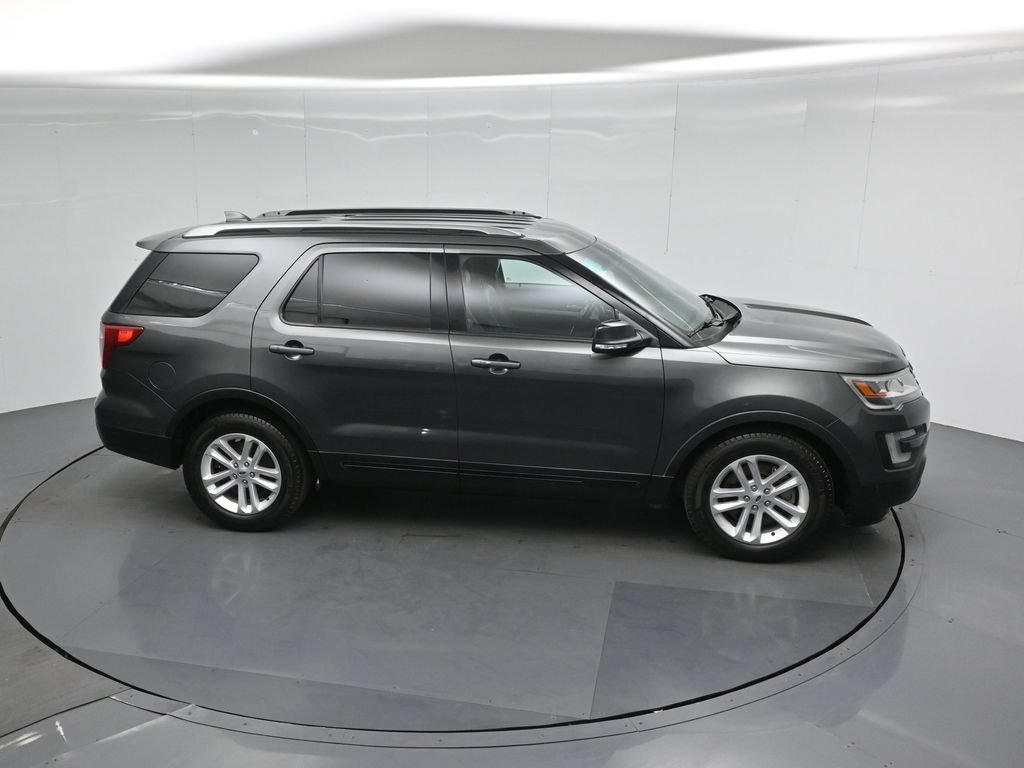 Certified 2017 Ford Explorer XLT w/ Equipment Group 202A FWD image 54