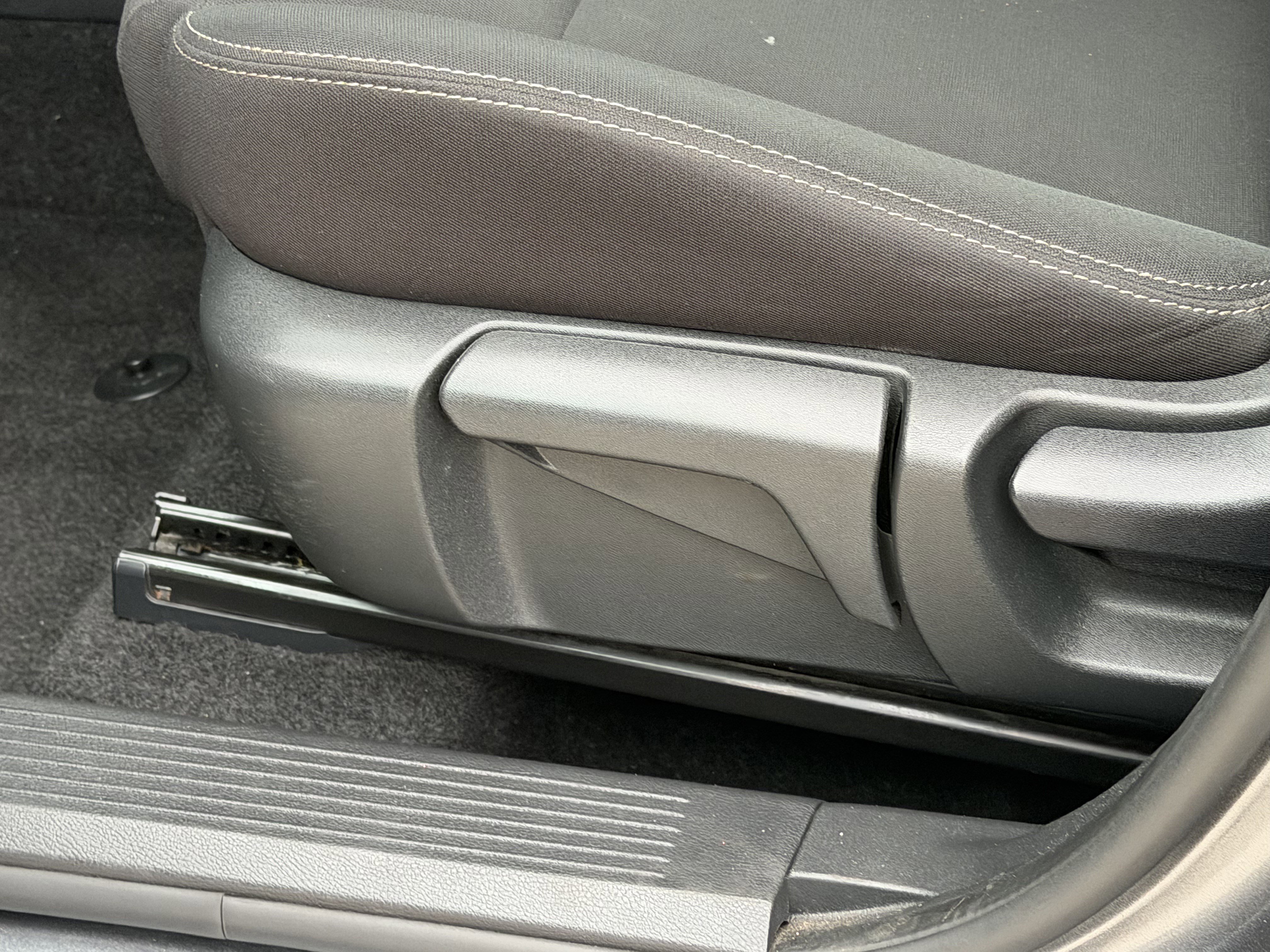 Used 2023 Nissan Rogue S FWD image 14