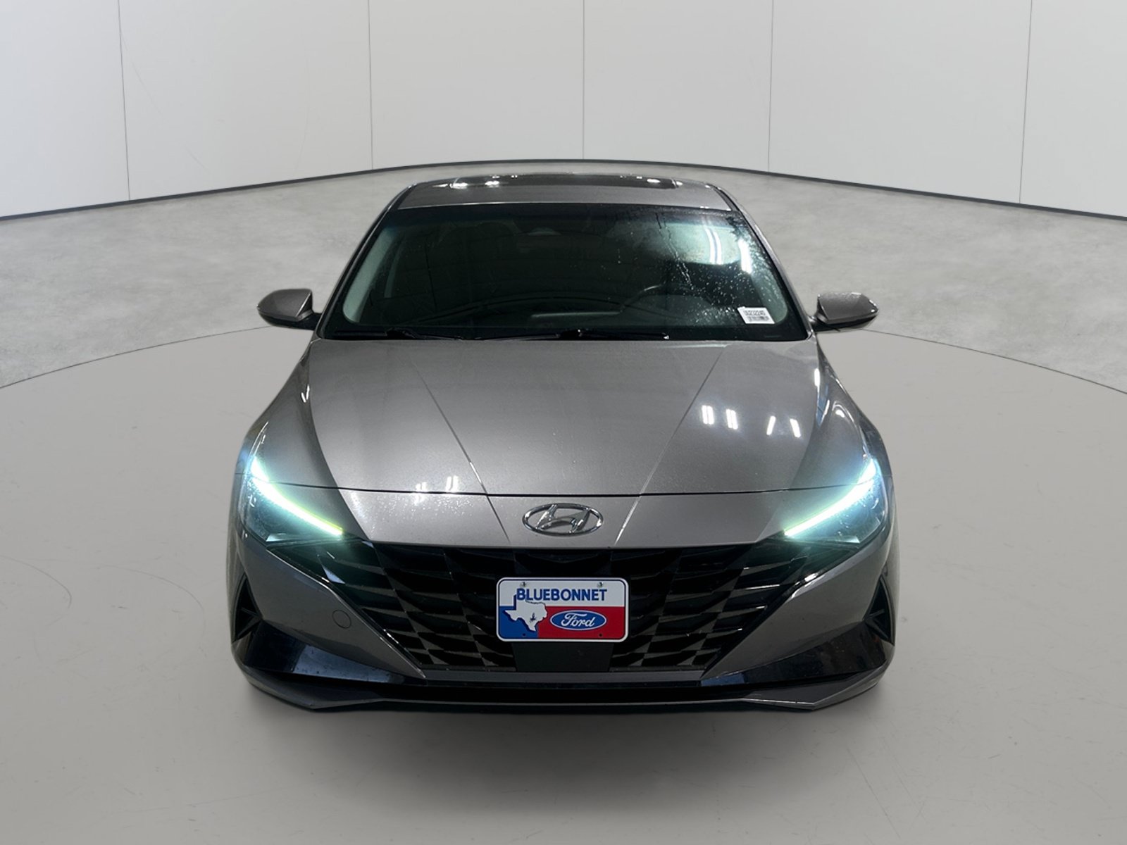 Used 2022 Hyundai Elantra SEL w/ Convenience + Premium Package FWD image 2