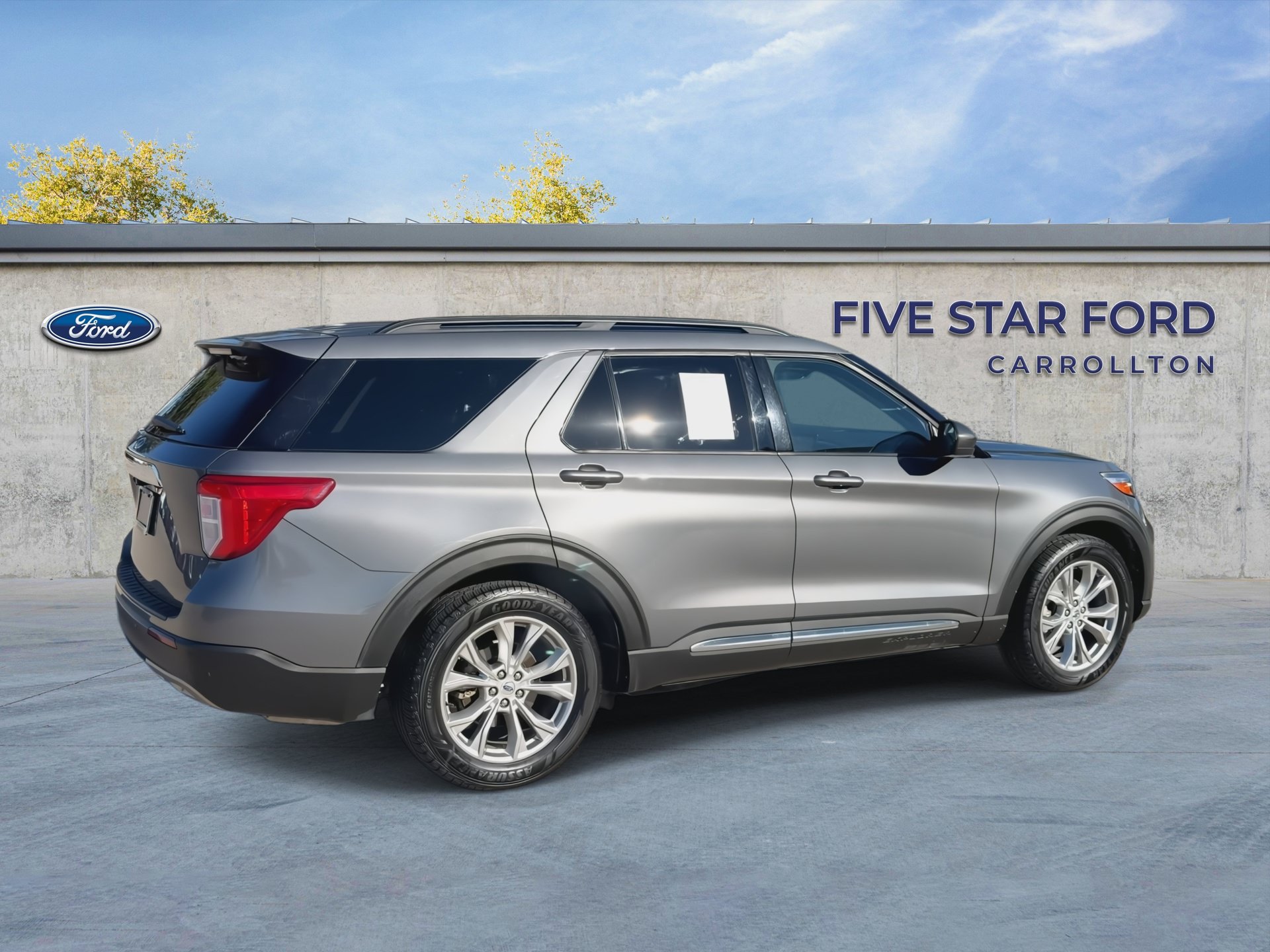 Certified 2021 Ford Explorer XLT w/ Equipment Group 202A RWD image 8