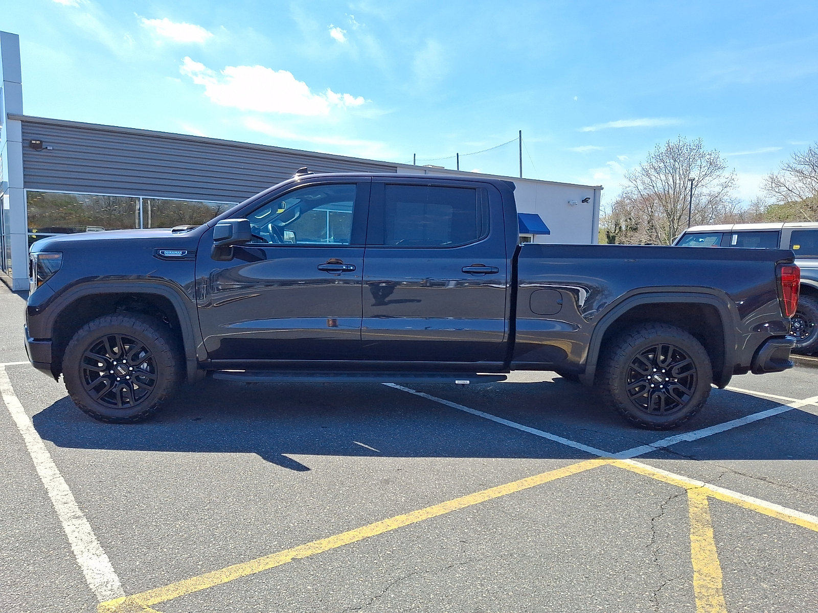 Used 2024 GMC Sierra 1500 Elevation w/ Preferred Package AWD/4WD image 6
