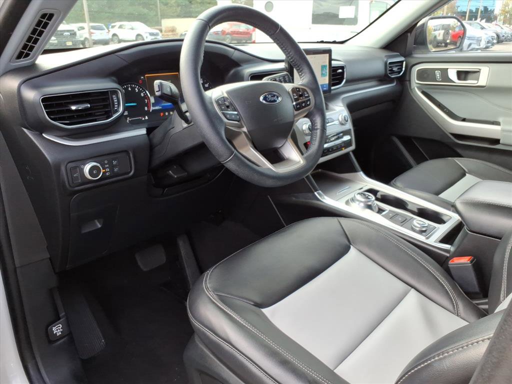 Certified 2022 Ford Explorer XLT w/ Equipment Group 202A image 15