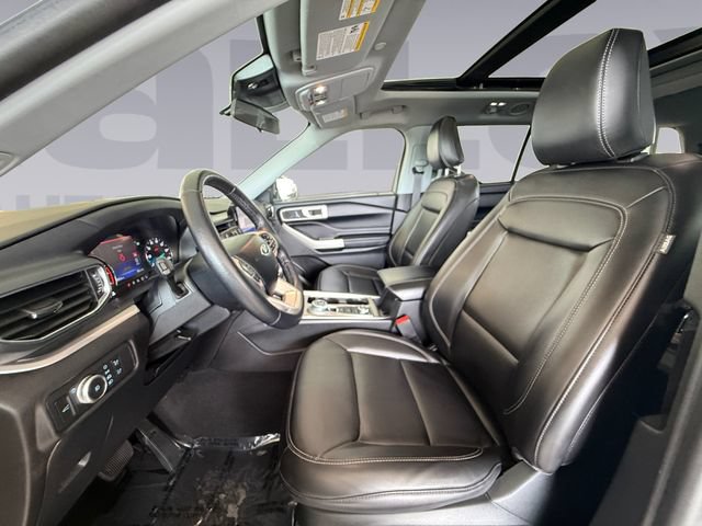 Certified 2022 Ford Explorer XLT w/ Equipment Group 202A AWD/4WD image 10