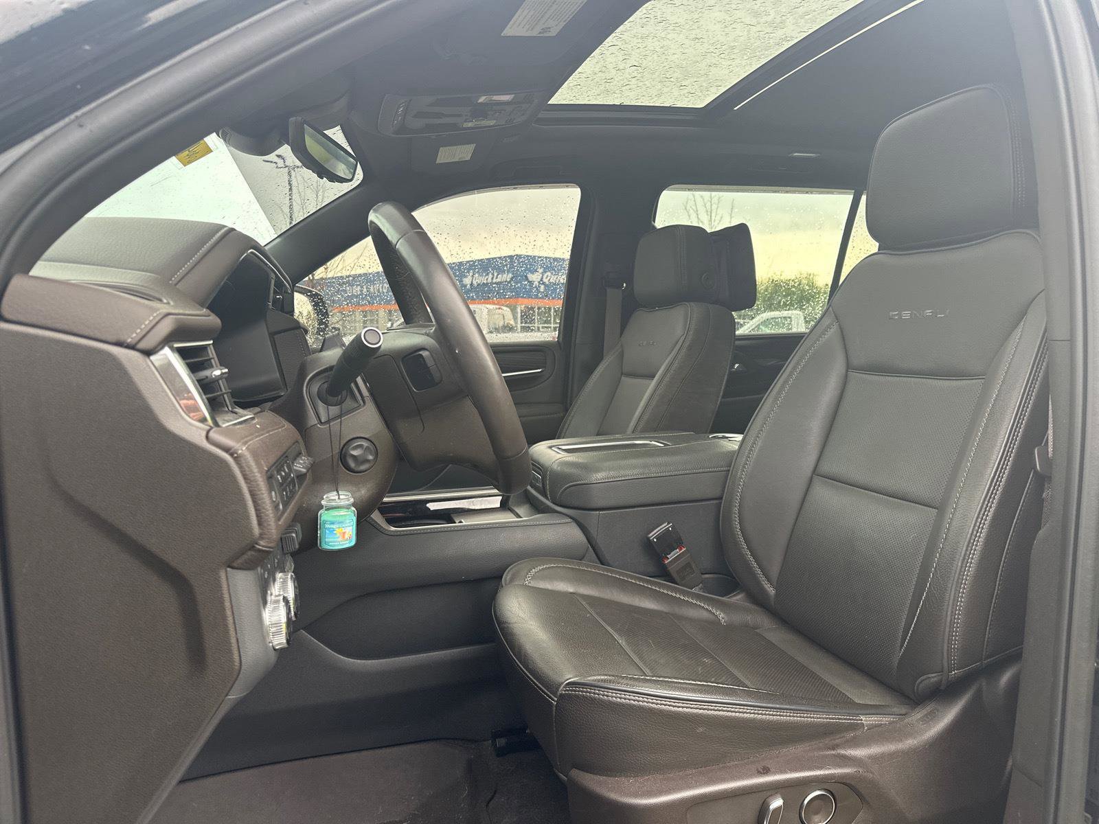 Used 2024 GMC Yukon XL Denali w/ Denali Reserve Package AWD/4WD image 6