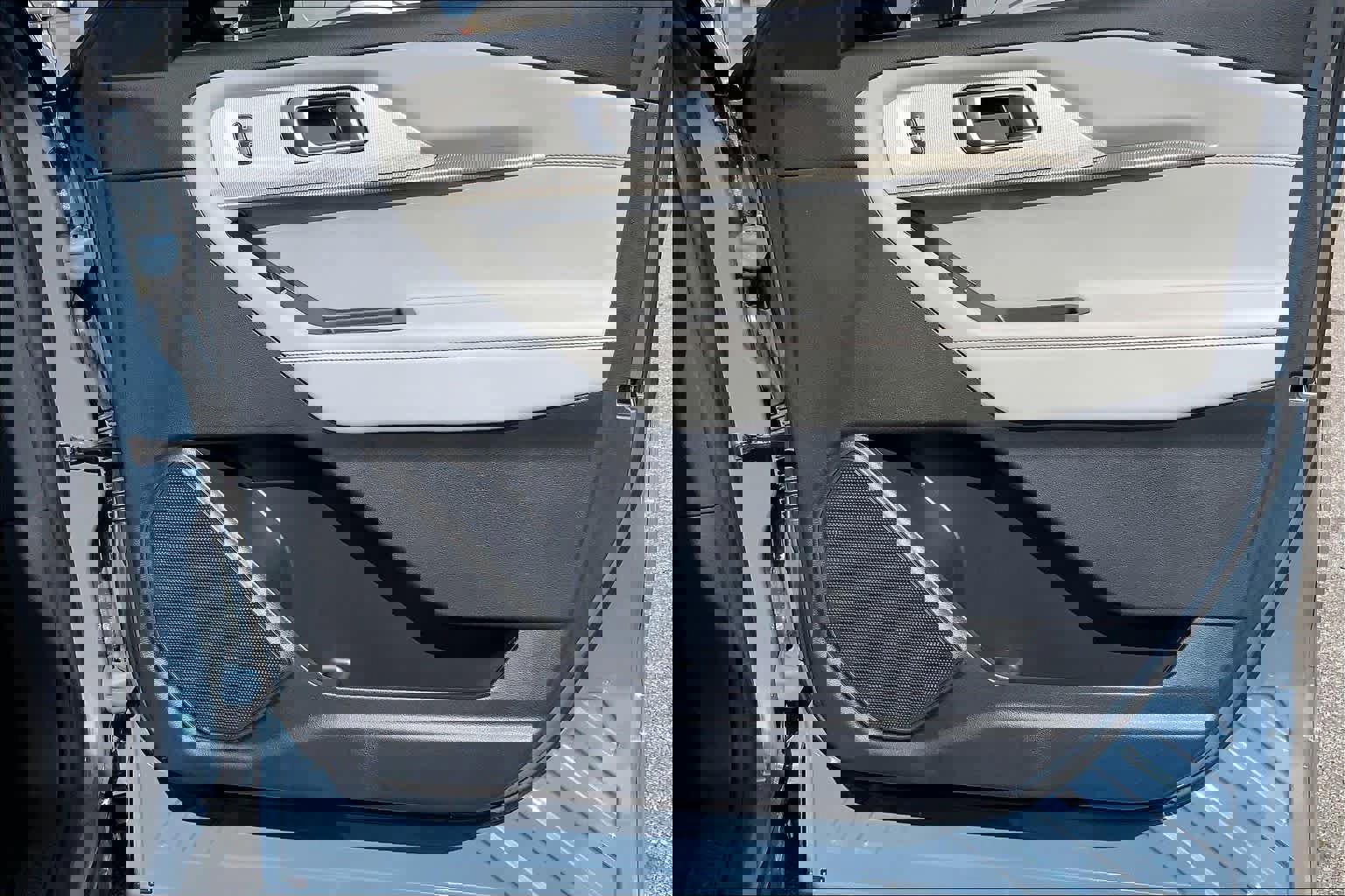 Certified 2025 Ford Explorer Active w/ Active Comfort Package image 23