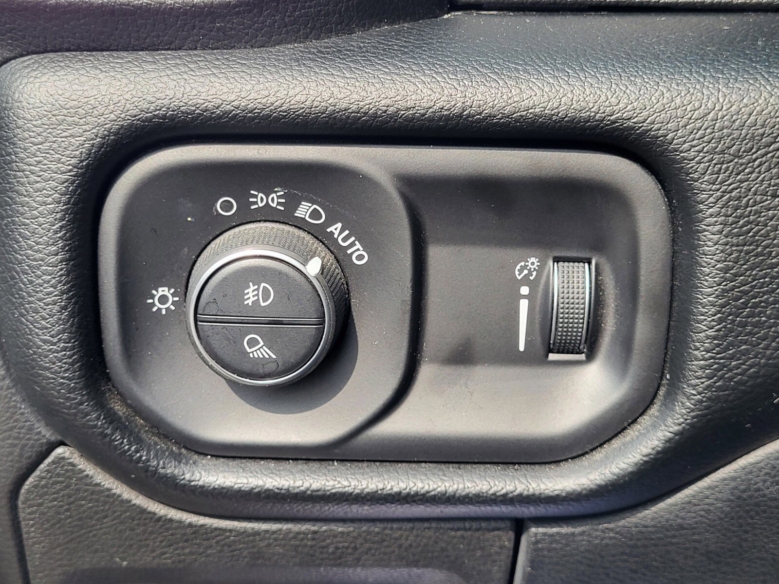 Used 2020 RAM 1500 Lone Star image 23