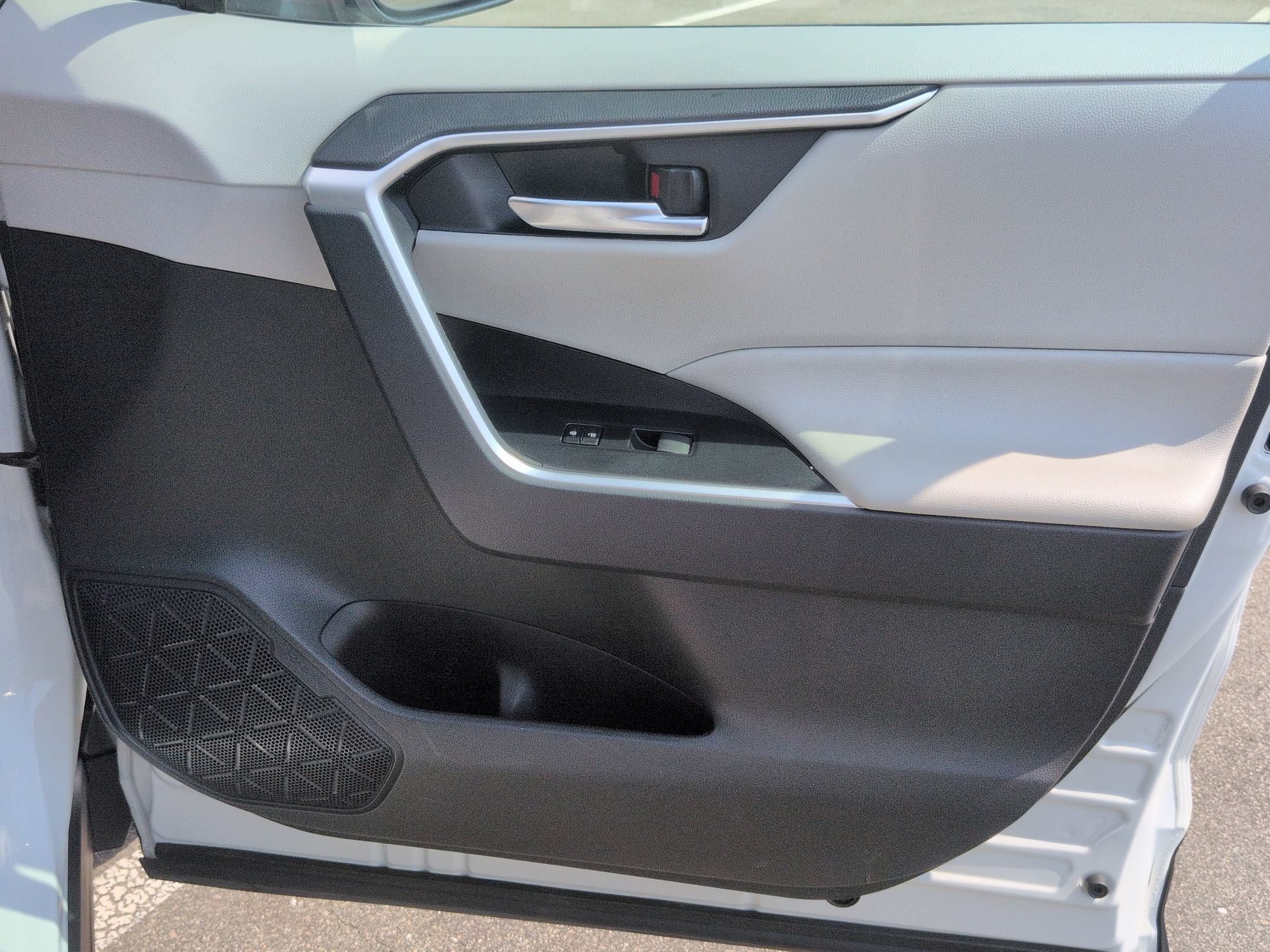 Used 2019 Toyota RAV4 XLE FWD image 35