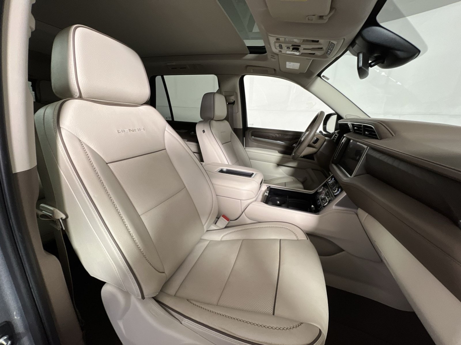 Used 2023 GMC Yukon Denali RWD image 27