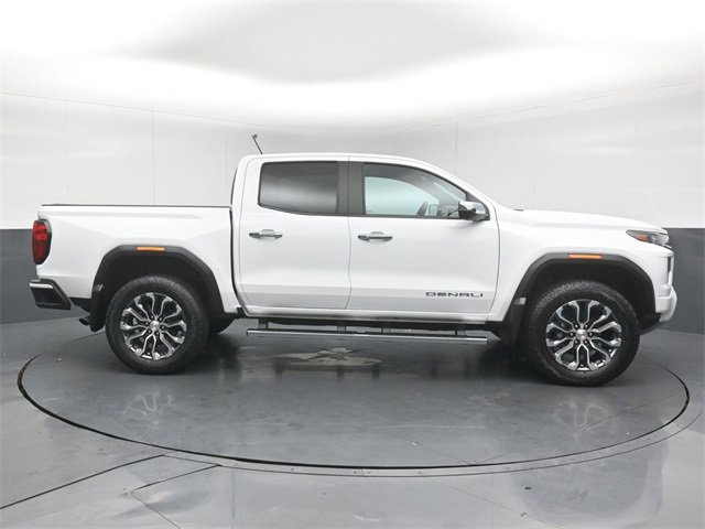 Used 2023 GMC Canyon Denali image 16