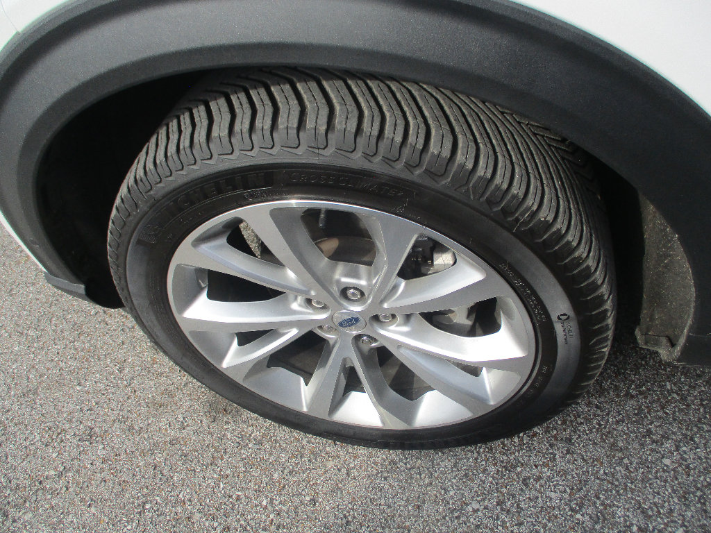 Certified 2021 Ford Explorer Platinum w/ Equipment Group 601A image 26