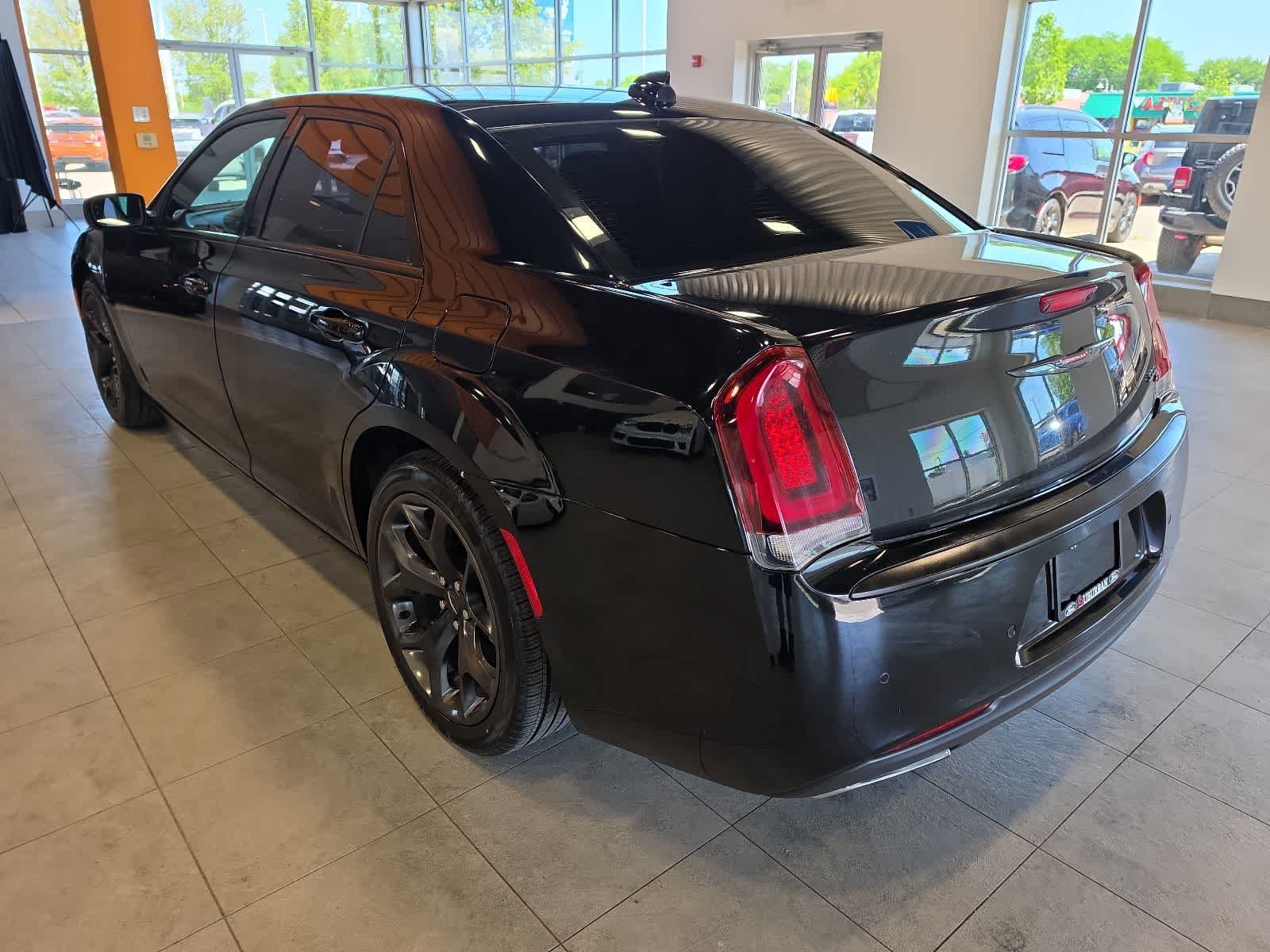 Used 2021 Chrysler 300 S RWD image 11