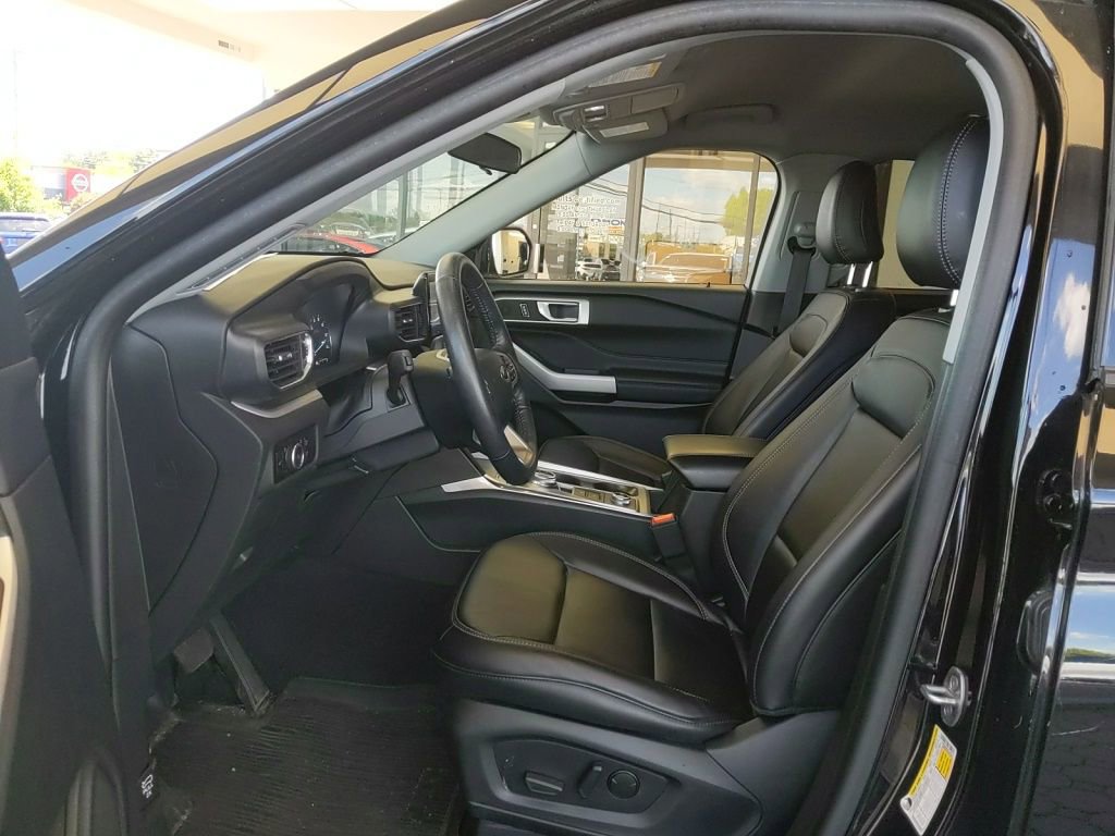 Certified 2023 Ford Explorer XLT w/ Equipment Group 202A AWD/4WD image 13