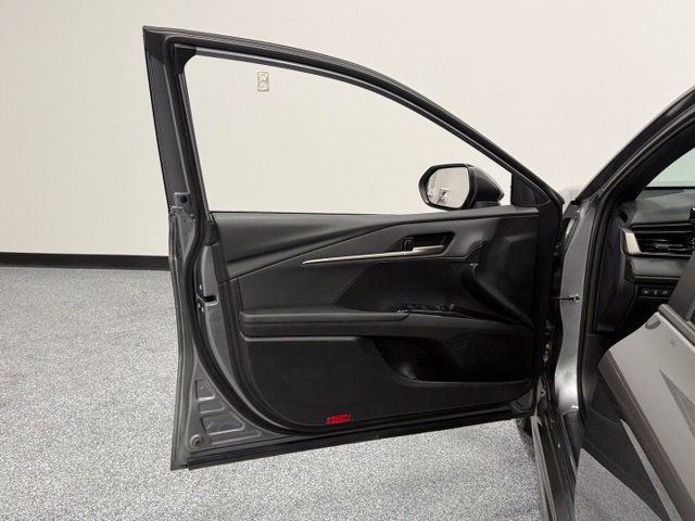 Used 2025 Toyota Camry SE FWD image 13