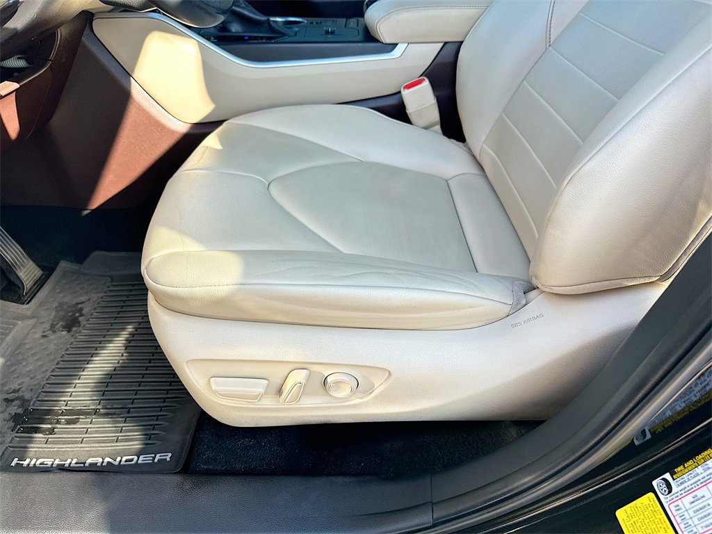 Used 2020 Toyota Highlander XLE image 10