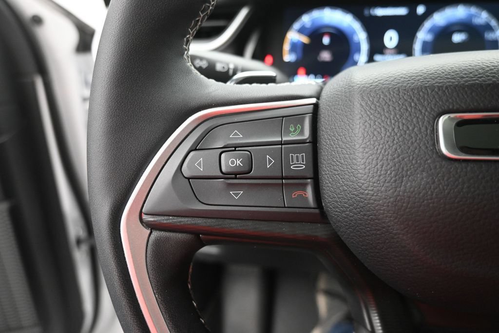 Used 2025 Jeep Grand Cherokee Altitude RWD image 7