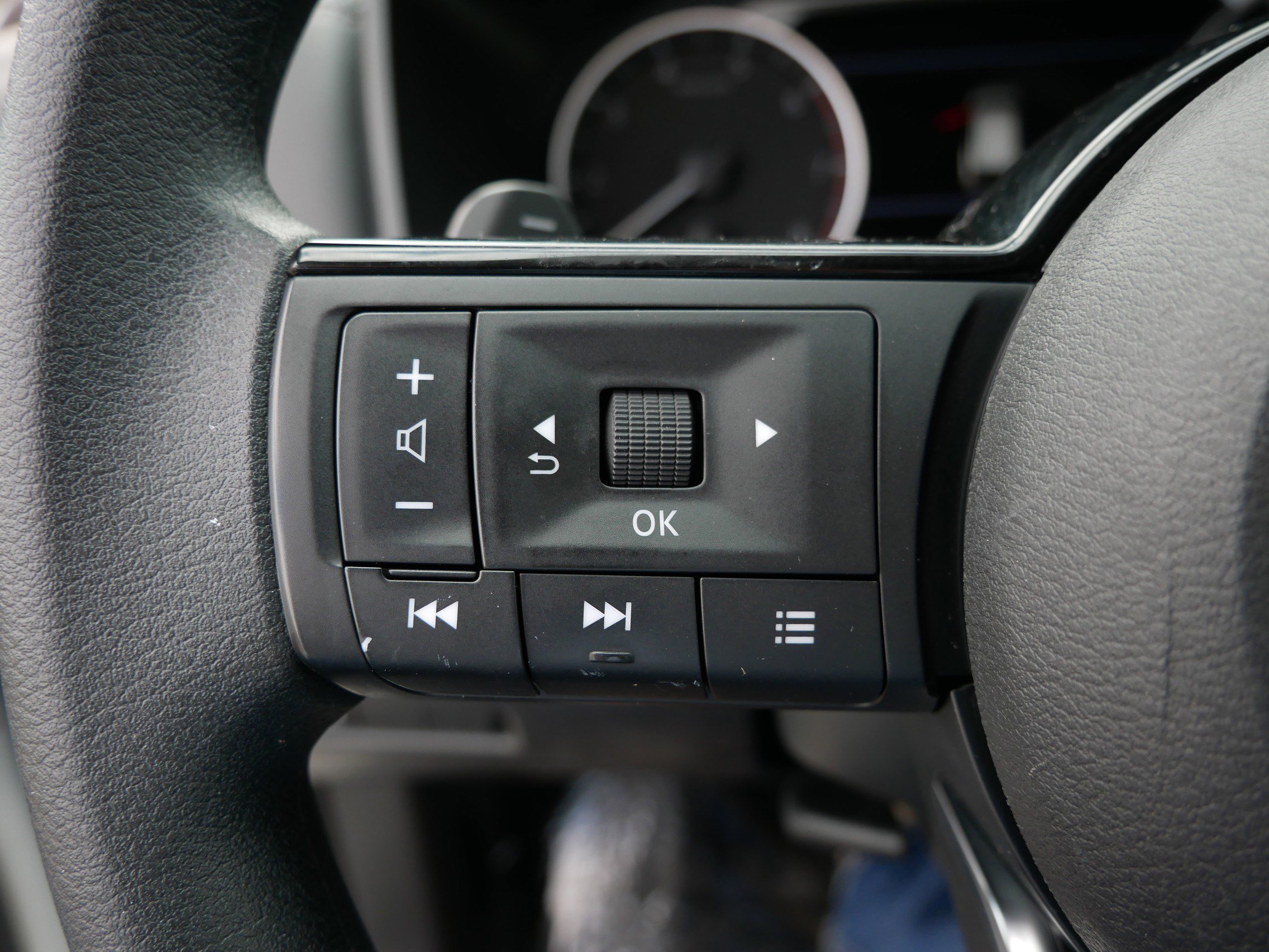 Used 2023 Nissan Rogue SV AWD/4WD image 27