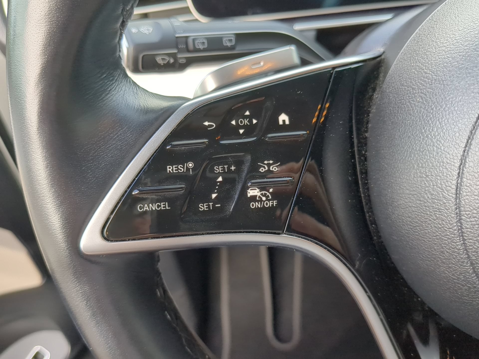 Used 2025 Mercedes-Benz GLE 350 4MATIC w/ Driver Assistance Package image 66