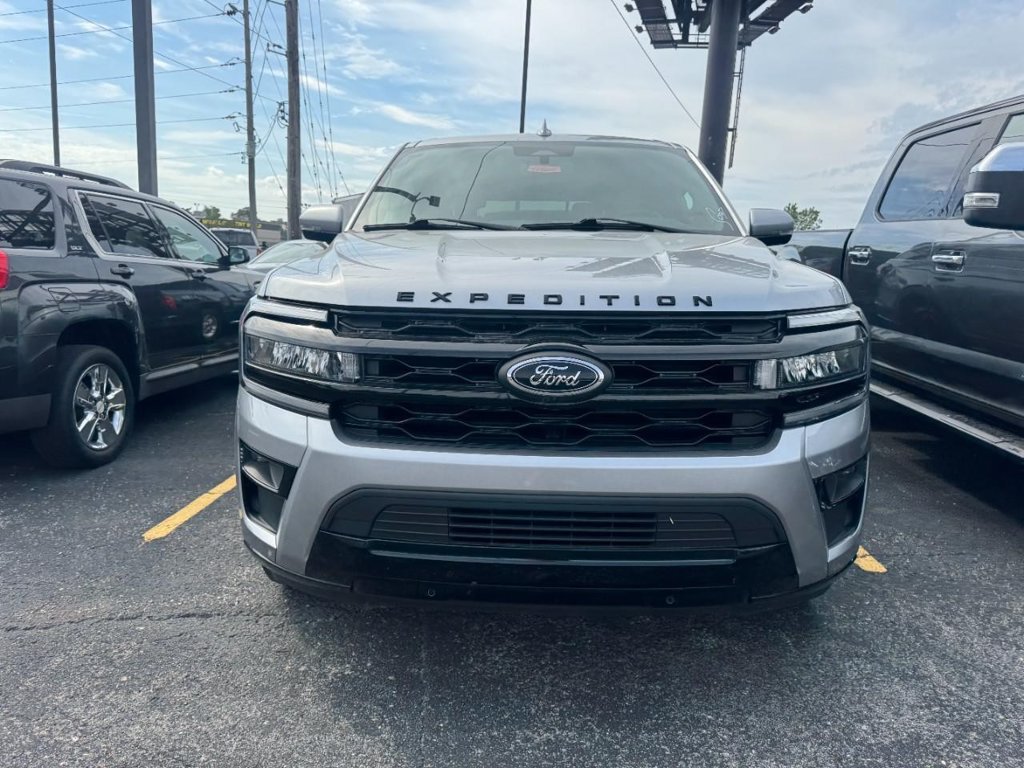 Certified 2024 Ford Expedition Limited AWD/4WD image 5
