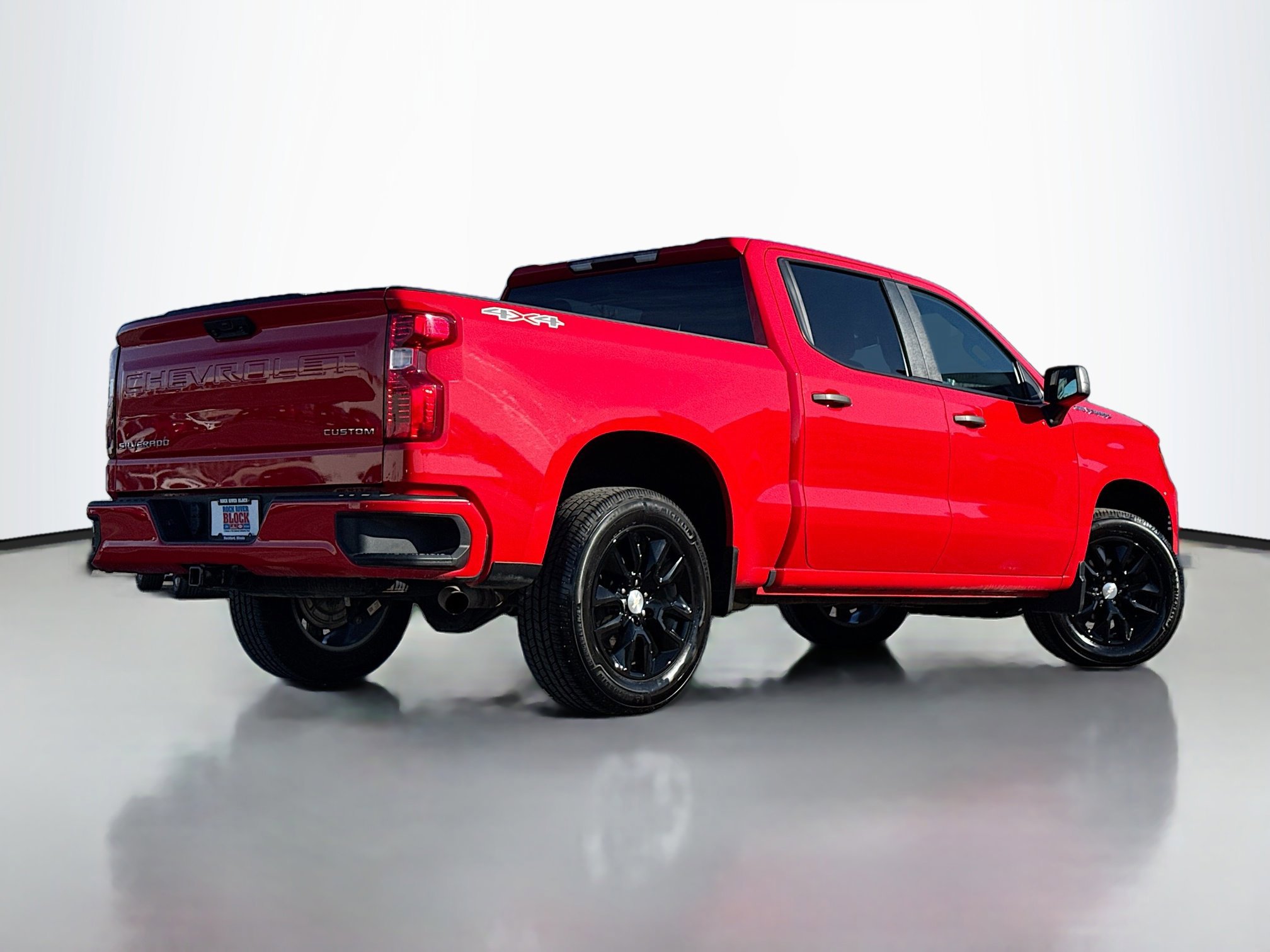 Used 2023 Chevrolet Silverado 1500 Custom image 3