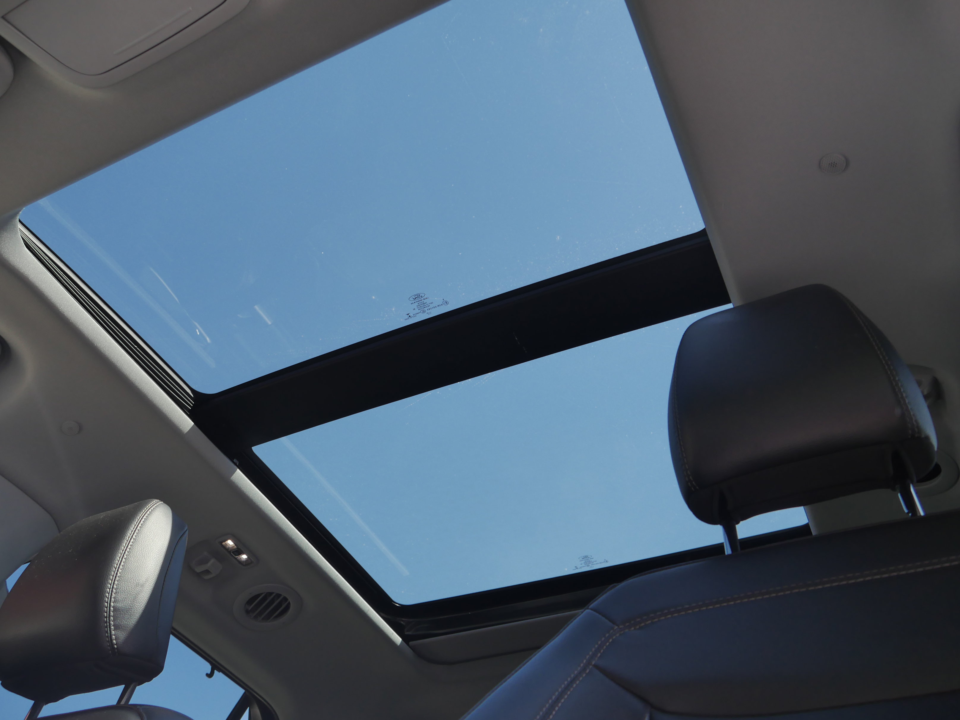 Certified 2022 Ford Explorer Limited AWD/4WD image 5