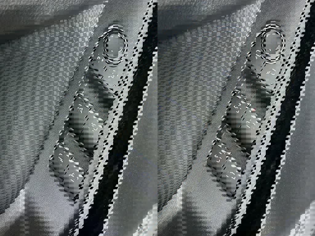 Used 2025 Chevrolet Equinox RS w/ Safety and Technology Package image 27