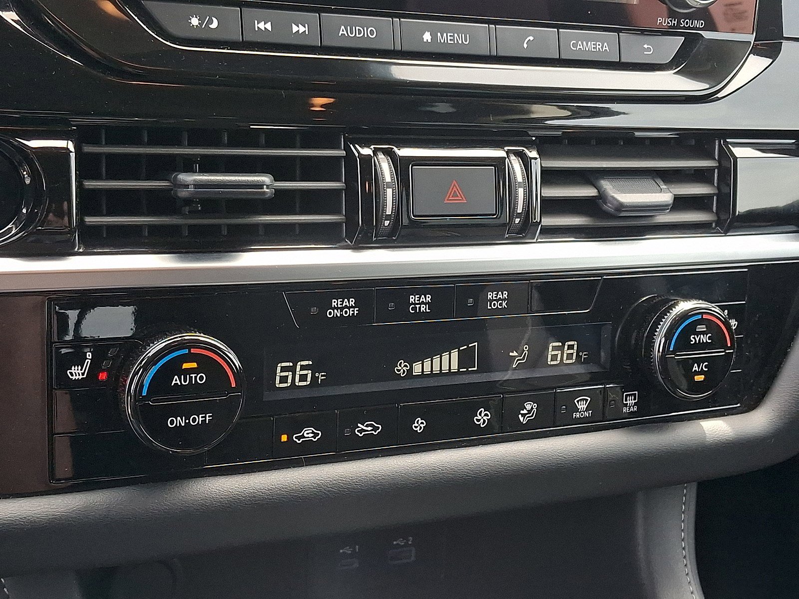 Used 2025 Nissan Pathfinder SV image 14