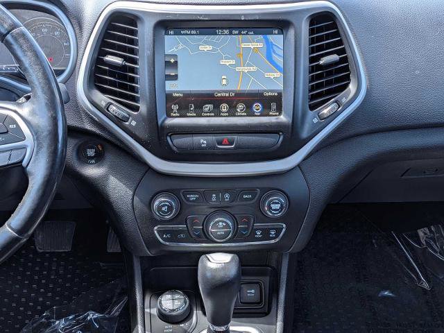 Used 2017 Jeep Cherokee Trailhawk w/ Comfort & Convenience Group AWD/4WD image 26