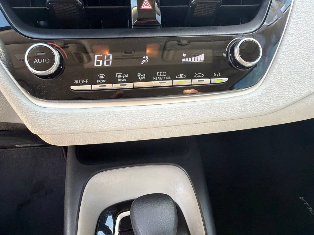 Used 2020 Toyota Corolla LE FWD image 24