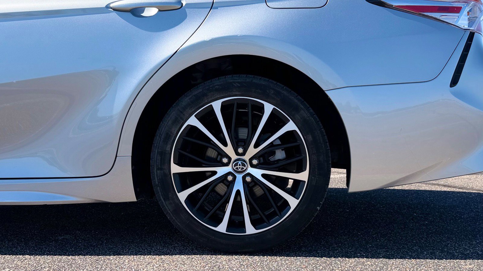 Used 2020 Toyota Camry SE FWD image 15