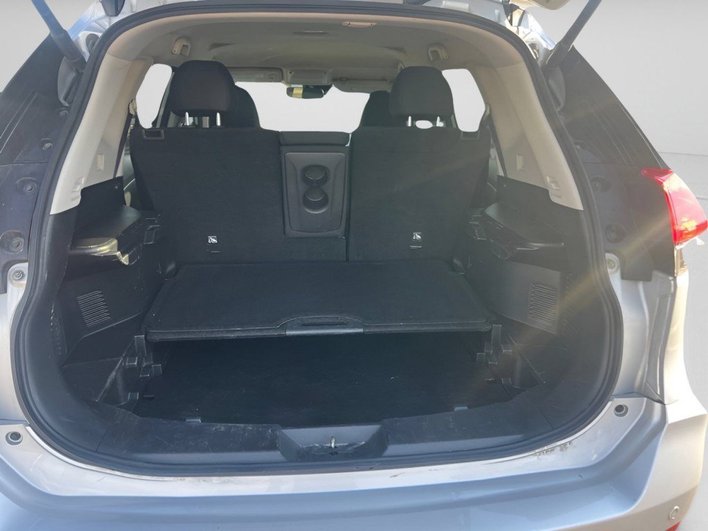 Used 2019 Nissan Rogue SV AWD/4WD image 5