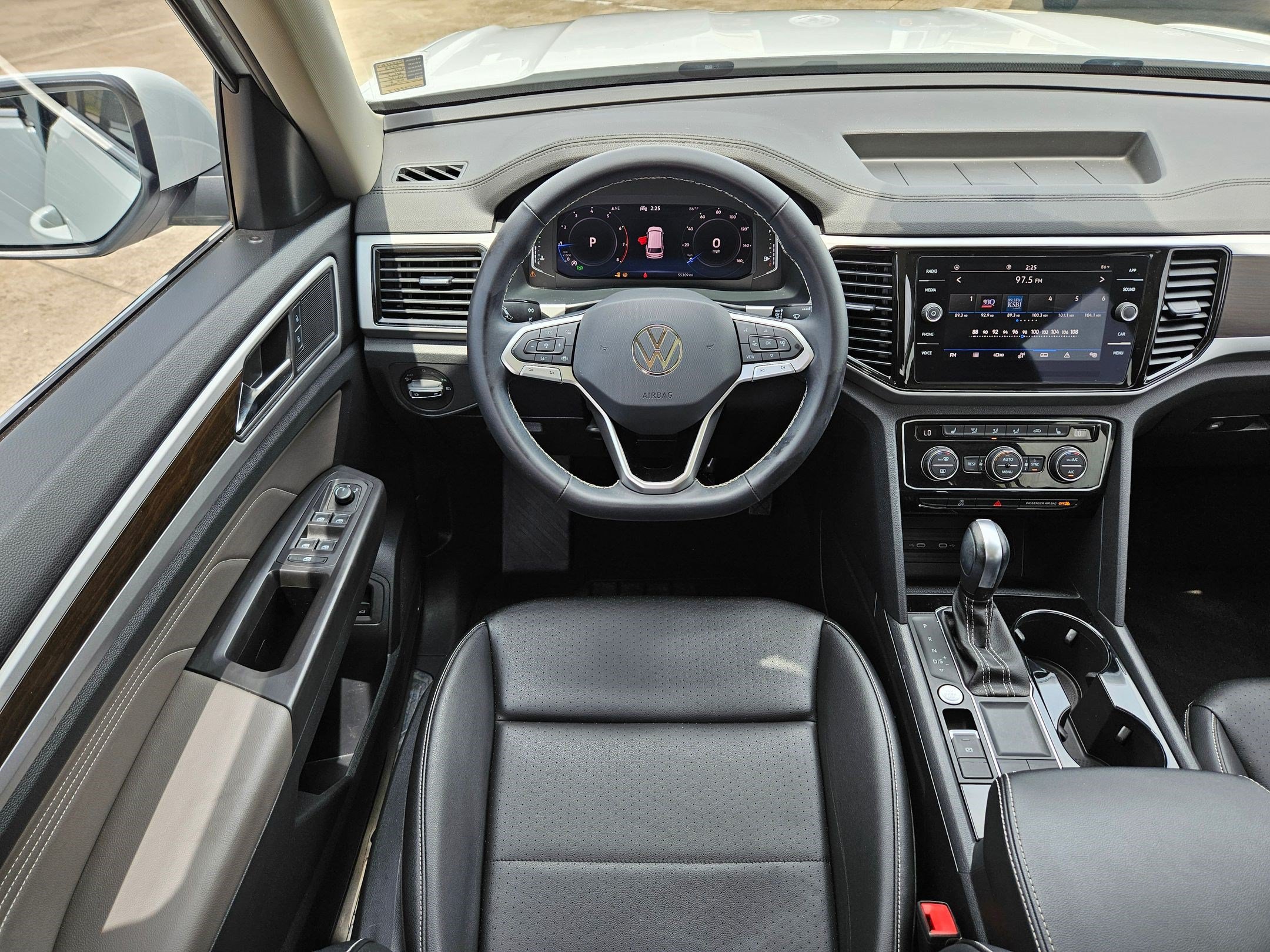 Used 2023 Volkswagen Atlas SE w/ Panoramic Sunroof Package FWD image 29