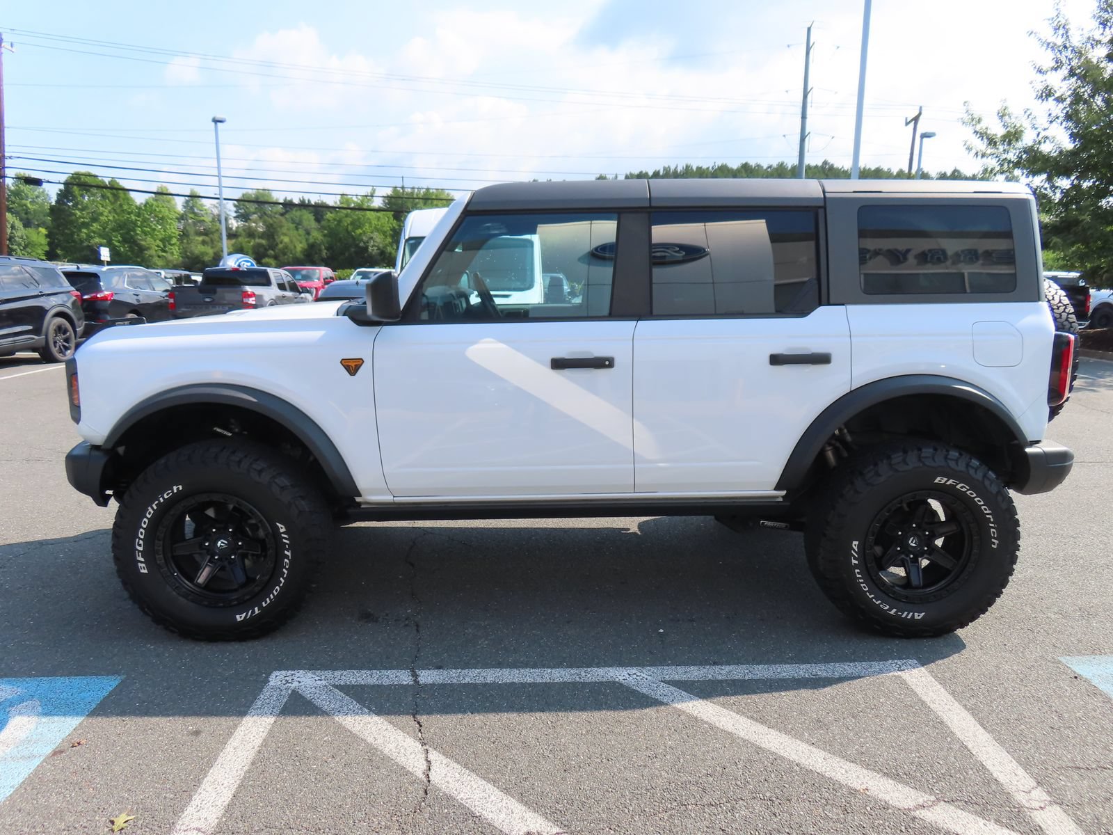 Certified 2023 Ford Bronco Badlands AWD/4WD image 8