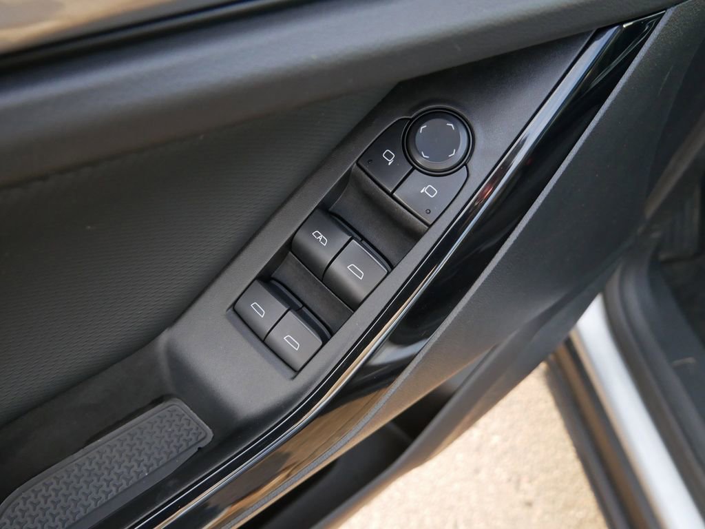 Used 2025 Chevrolet Equinox LT image 13