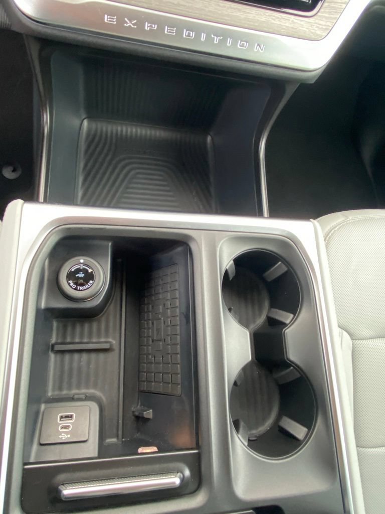Certified 2025 Ford Expedition Platinum AWD/4WD image 18