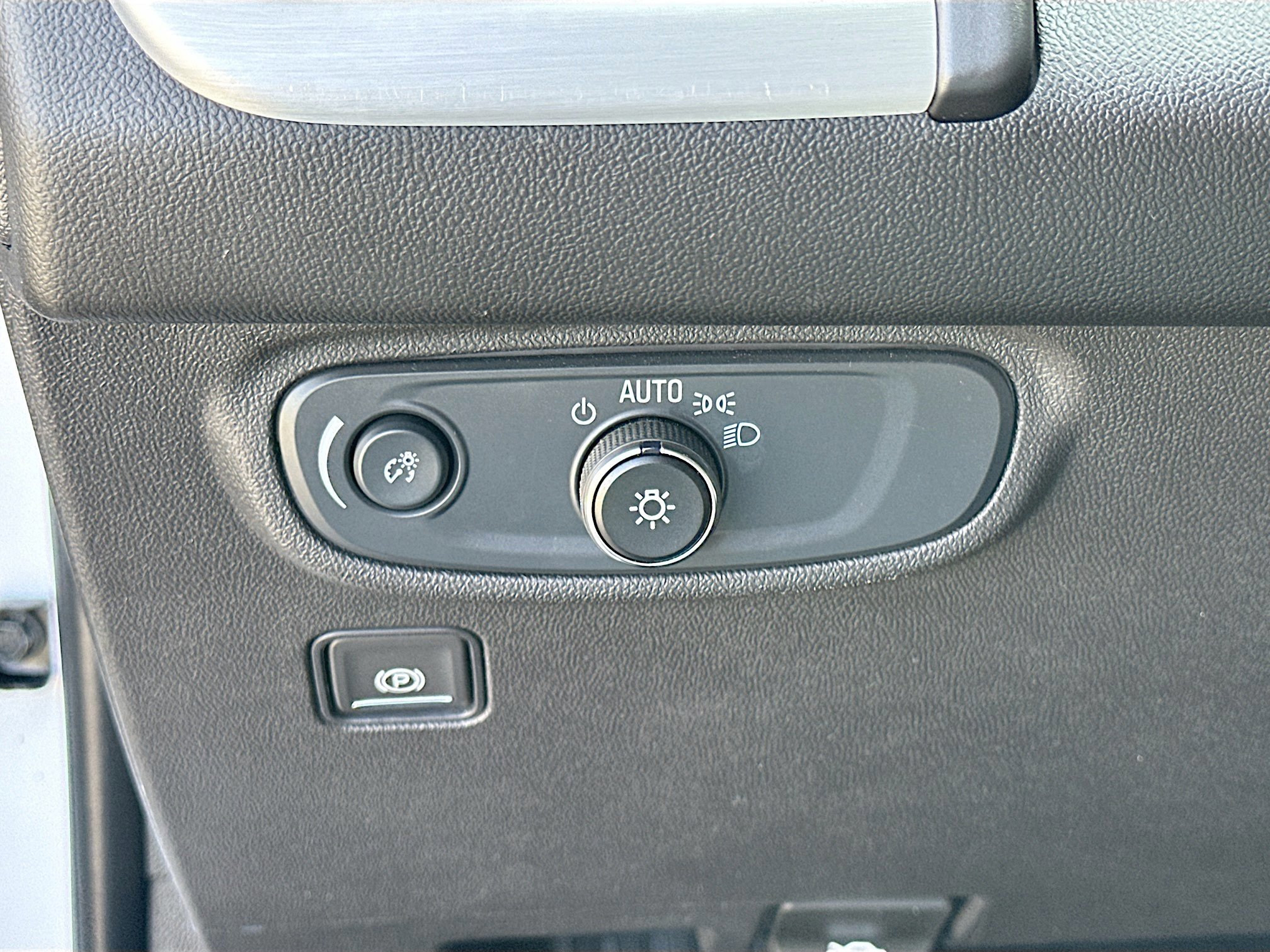 Used 2024 GMC Terrain SLE image 10