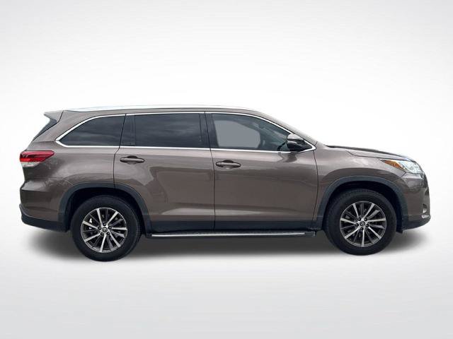 Used 2019 Toyota Highlander XLE FWD image 4