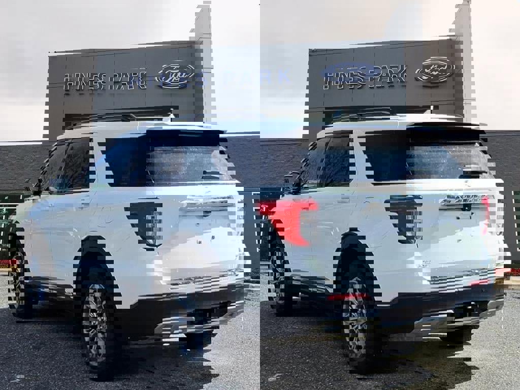 Certified 2023 Ford Explorer XLT w/ Equipment Group 202A image 3