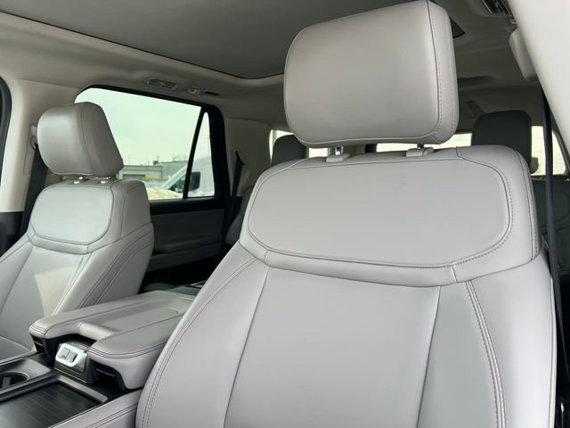 Certified 2025 Ford Expedition Active image 18