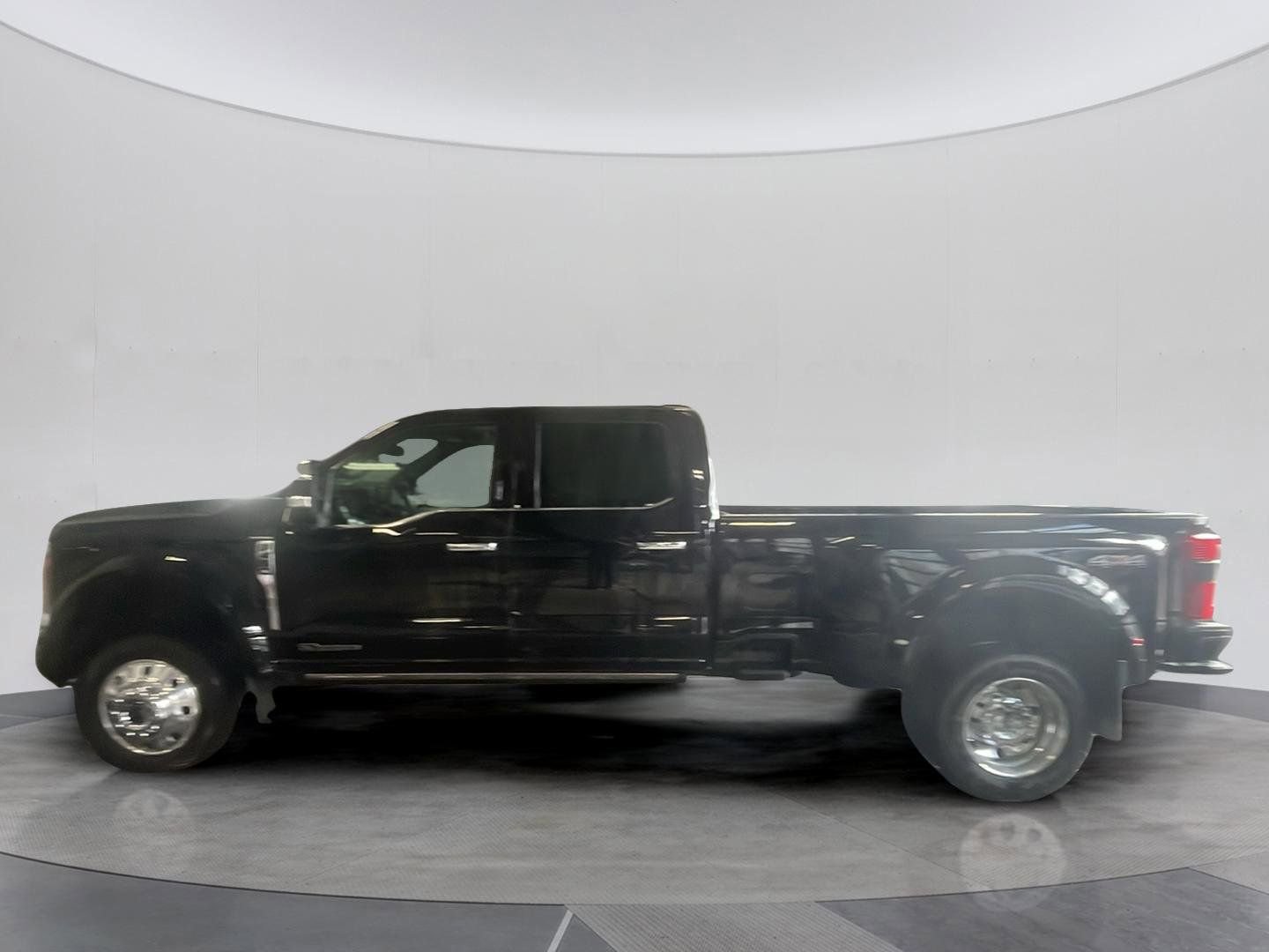 Certified 2024 Ford F450 Platinum w/ Camper Package AWD/4WD video 2