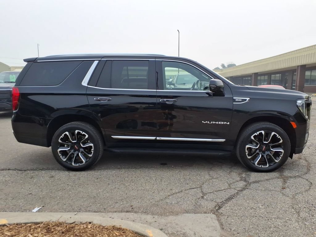 Used 2022 GMC Yukon SLT w/ SLT Premium Package AWD/4WD image 6
