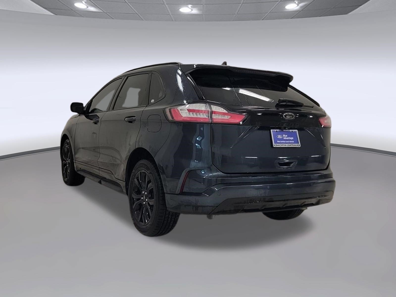 Certified 2022 Ford Edge SE w/ Black Appearance Package AWD/4WD image 3